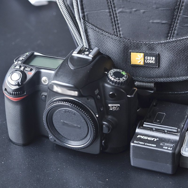 Nikon D80 デジタル一眼レフカメラ　ボディ　バッテリー2個付き Amazon.com : Nikon D80 (Body only) 10.2MP Digital SLR Camera