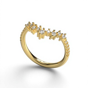 Bague de fiançailles empilable de luxe plaquée or 18K 14K, avec diamant de laboratoire taille brillant rond en grappe chevron et bande incurvée en V - Product Image 2