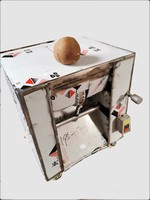 Automatische kokosnootschilmachine, apparatuur voor het verwijderen van kokosnootschillen voor tropische fruitverwerkingsfabrieken