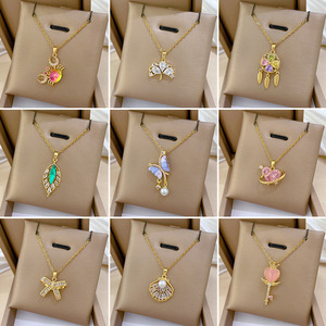 <span class=keywords><strong>Collier</strong></span> Pendentif Classique Tendance en Acier Inoxydable Plaqué Or 18K PVD Brillant avec Zircons, Fleur, Coquille, Cœur, Croix et Papillon pour Femme - Product Image 3