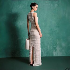 Ensemble deux pièces en tricot crochet pour l'été : débardeur peplum à col en V et jupe longue taille haute à ourlet festonné et fente latérale pour femme - Product Image 3