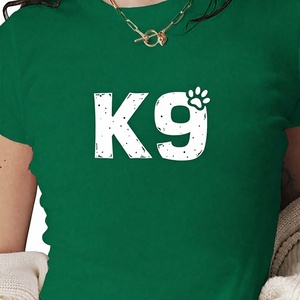 เสื้อยืดแฟชั่นผู้หญิงทรงสั้น คอวี ผ้าถัก ยืดหยุ่นได้ ผลิตจากผ้าสแปนเด็กซ์/โพลีเอสเตอร์ ดีไซน์ลายเท้าสัตว์เลี้ยง สไตล์ Y2K รุ่น K9 - Product Image 1