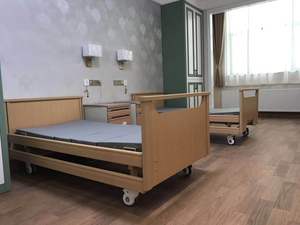 Letto <span class=keywords><strong>di</strong></span> ospedale medico <span class=keywords><strong>di</strong></span> cura <span class=keywords><strong>di</strong></span> cura domestica manuale <span class=keywords><strong>di</strong></span> due funzioni per i pazienti a letto - Product Image 3