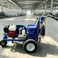 Machine d'application de peinture routière par extrusion avec une largeur maximale de 20 cm pour routes larges et autoroutes