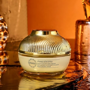 ไวท์เทนนิ่งและไบรท์เทนนิ่ง มอยส์เจอร์ไรซิ่ง แอนตี้ริงเคิล เฟิร์มมิ่ง เอสเซนส์ ครีม บำรุงผิวให้กระชับ - Product Image 5