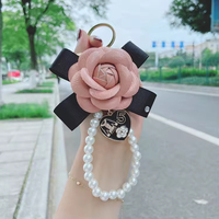 Gantungan Kunci Kulit PU Mutiara Elegan Motif Camellia Pita Buatan Tangan Liontin Tas Wanita Gantungan Kunci Bunga Kulit Pita