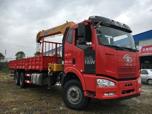 Camión Volquete Autocargable FAW 6x4 14T con Brazo Recto para Transporte de Madera - Product Image 5