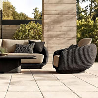 Ensemble de canapés en teck et rotin de style nordique pour l'extérieur, avec table basse et chaise mobiles, pour villa, cour et maison d'hôtes