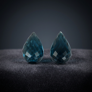 Topacio Azul Londres Natural en Forma de Gota, Corte Briolette, Piedras Preciosas Sueltas, Certificado por Terceros, Venta al Por Mayor, Gopika Exports para Joyería - Product Image 2