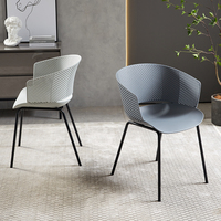Chaise en plastique minimaliste moderne, chaise de salle à manger moderne pour intérieur et extérieur, chaise de restaurant pour café