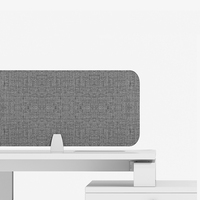 Accessoire d'exemple : Support de CPU pour bureau et poste de travail avec barre de câbles à code couleur et séparateur de prises US EU UK AU