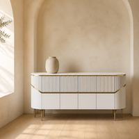 Buffet de luxe moderne avec base en or titane, corps en MDF laqué et plateau en pierre frittée pour salle à manger
