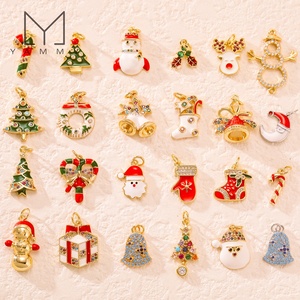 YYS022 Mini Pendentifs de Noël DIY en cuivre plaqué or véritable avec accessoires en émail, renne, bonhomme de neige, cloche, guirlande, breloques - Product Image 1