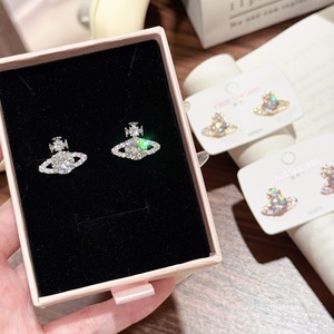 Pendientes de Emperatriz Viuda de moda clásica americana europea, tachuelas de circón de diamante completo con sentido avanzado, moda colorida de Saturno para - Product Image 4