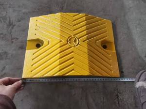 Rampe de sécurité pour allée en fonte jaune et noire avec une excellente capacité de charge – Caractéristique de sécurité routière - Product Image 2