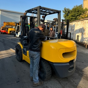 Montacargas Diésel Usado Original de Japón, Komatsu de 3 Toneladas, Mástil de 3 Etapas con Desplazamiento Lateral, 4.5m de Altura, Modelos FD25, FD30, FD50 en Venta - Product Image 1