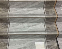 Carrelage de marche d'escalier en porcelaine contemporain antidérapant pour intérieur, marches et contremarches décoratives commerciales en céramique