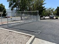 Panneau de clôture temporaire en treillis métallique galvanisé en acier allié de 6 pi x 12 pi, fil de calibre 12 (200 unités) pour la construction