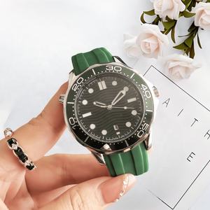 Montres de luxe pour hommes, lumineuses, tendance, montre de plongée sportive pour hommes, bracelet en caoutchouc noir, lunette en or rose, affichage de la date - Product Image 2