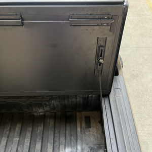 Couvre-tonneau dur à quatre plis en alliage d'aluminium <span class=keywords><strong>4</strong></span> couvre-lit de camion pliant pour Ford Raptor/Ranger/Ranger Wildtrak/Stormtrak - Product Image 4