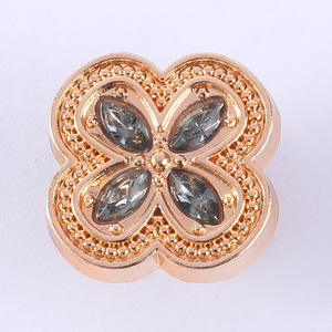 Breloques <span class=keywords><strong>de</strong></span> luxe en métal pour <span class=keywords><strong>Crocs</strong></span>, avec strass, perles et fleurs, chaîne <span class=keywords><strong>de</strong></span> connexion, décorations <span class=keywords><strong>de</strong></span> chaussures DIY, accessoires pour sabots - Product Image 5