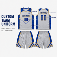 Seragam Basket Bentuk V Warna Perak Biru Emas Kustom, Set Jersey dan Celana Pendek Bahan Mesh Bernapas untuk Turnamen Bola Basket Universitas