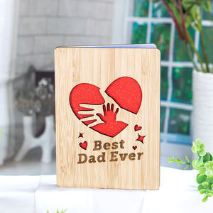 Carte de voeux en bois gravée au laser Cadeaux de fête des pères personnalisation gratuite Meilleur papa avec du vrai bambou - Product Image 4