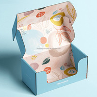 Boîte en carton ondulé personnalisée avec logo imprimé, recyclable, finition de luxe avec revêtement UV quadricolore et gaufrage à chaud doré