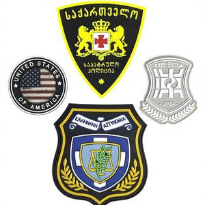 Patchs thermocollants personnalisés en caoutchouc 3D (PVC/silicone) avec logo alphabet/lettres anglaises, écologiques, pour chapeaux, à presser à chaud pour sequins - Product Image 1