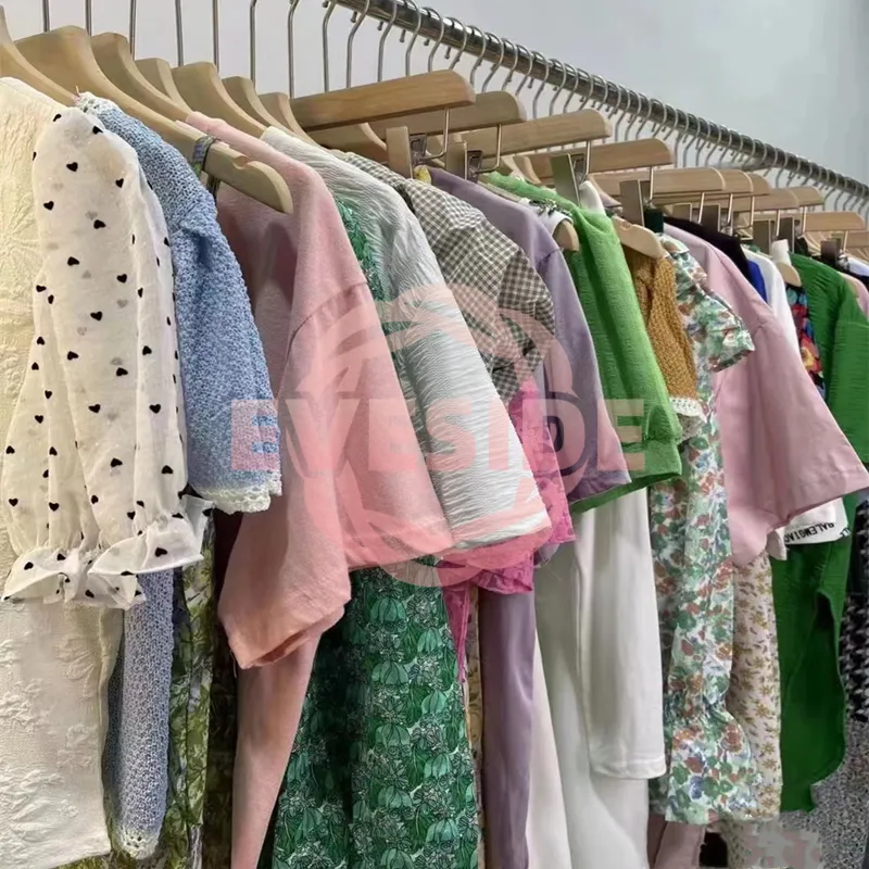 Roupas camisetas utilizadas da coreia pequenas bales de roupas usadas