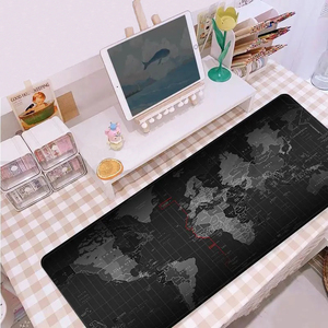 Vente en gros tapis de souris design <span class=keywords><strong>carte</strong></span> <span class=keywords><strong>du</strong></span> <span class=keywords><strong>monde</strong></span> tapis de souris de jeu avec chargeur sans fil blanc noir RGB grand tapis de souris fabricant - Product Image 4