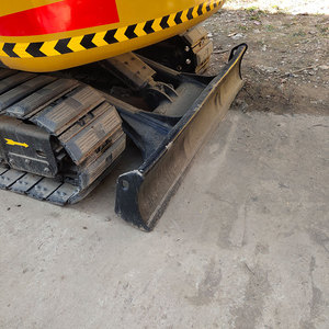 Miniexcavadora Sany SY65C en estado como nueva, color amarillo con cabina negra y pocas horas de trabajo, a bajo precio, en oferta. - Product Image 3