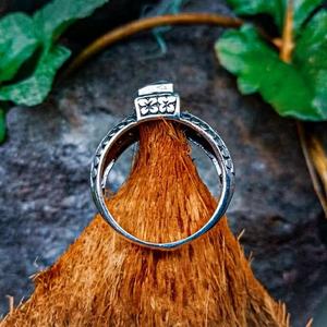 NY-R007 mariage et fête bague en argent frangipanier fleur bande avec topaze grenat géométrique numéro motif lunette réglage bijoux - Product Image 3