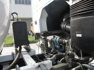 2025 nuevo camión chino de succión de aguas residuales Sinotruck HOWO: solución confiable de gestión de residuos - Product Image 5