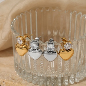 ต่างหูรูปหัวใจสแตนเลสคุณภาพสูง ดีไซน์ใหม่สุดคลาสสิก ชุบทอง ประดับเพชรคิวบิกเซอร์โคเนียขนาดเล็ก เครื่องประดับแฟชั่น - Product Image 4