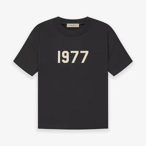 Completo Set Uomo 1977 Essentials: T-shirt e Pantaloncini Elasticizzati in Colori Light Oatmeal e Dark Oatmeal - Product Image 5