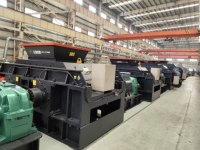 Concasseur à rouleaux double de haute qualité pour la fabrication de sable fin, équipement de broyage à forte compression pour granit et basalte de haute dureté