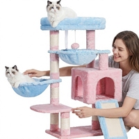 Structure d'escalade pour chat en bois intégrée avec griffoir en sisal, plateforme de saut, design minimaliste, exportation en carton