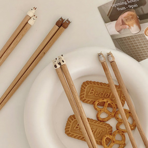 Palillos de madera de haya con diseño de animales adorables de 18 cm para niños, diseño de dibujos animados, forma redonda, juego de vajilla infantil - Product Image 3