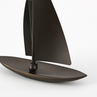 Modèle de bateau à voile miniature de style moderne fait à la main, ornement nautique pour la maison avec motif de nature morte, artisanat d'ornement de bateau miniature