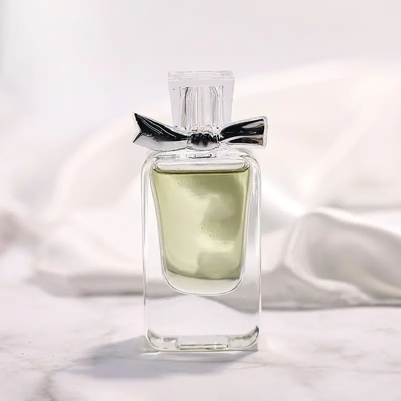 Toptan özelleştirilmiş kristal şişe parfum 30ml sprey kare yuvarlak omuz kalın alt 30ml boş parfüm cam şişe