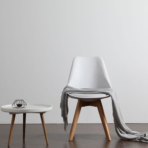 Silla de Comedor Nórdica de Madera Maciza con Asiento Tapizado Blanco para Sala de Estar, Uso Adulto - Product Image 1