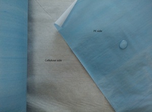Rouleaux de papier d'examen jetables écologiques imperméables à 2 plis, gaufrés, avec dos en polyéthylène, pour table d'examen, vente en gros d'usine - Product Image 4