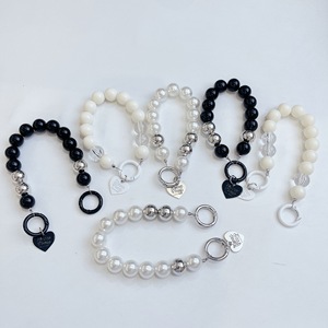 Porte-clés en plastique acrylique Y2K avec perles, bracelet anti-perte, breloque cœur mignon, cordon de téléphone en perles chromées argentées - Product Image 4