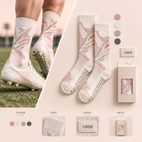 Chaussettes de football antidérapantes personnalisées en jacquard, crème, rose pâle, noir, avec motifs, pour terrain de football, ajustement sécurisé, production en gros, révision des illustrations, calibrage des tailles