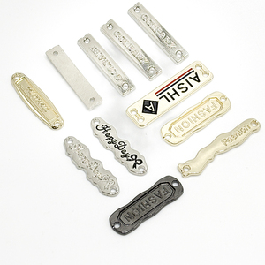 Etiqueta de Metal con Logotipo de Letras Metálicas Chapadas en Oro de Marca Personalizada, Diseño Decorativo para Sombreros, Zapatos, Bolsos, Ropa - Product Image 5
