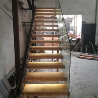 Escalier flottant invisible lumineux avec poutre latérale murale provenant directement du fabricant