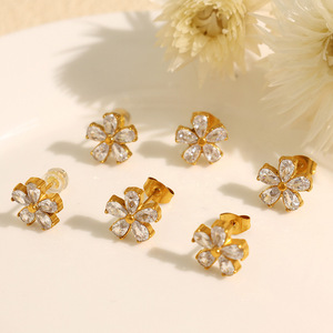 ต่างหูรูปดอกไม้ ประดับเพชรเซอร์โคเนียมสีขาว ตัวเรือนทอง ดีไซน์แบบหนีบ เหมาะสำหรับใส่ทุกวัน ต่างหูคริสตัลสำหรับผู้หญิง - Product Image 3