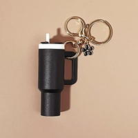Usine En Gros Conteneur Bouteille Sac Porte-clés Miniature Bar Gobelet Chapstick Titulaire Mini Tasse Porte-clés