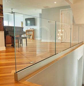 Système de balustrade en verre en forme de U avec panneaux en verre trempé transparent pour <span class=keywords><strong>clôture</strong></span> et protection de balcon de luxe en bord de mer - Product Image 4